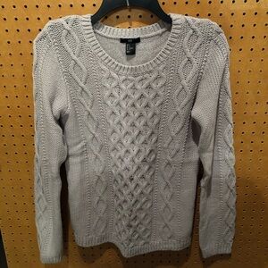 H&M Tan Crewneck Cable Knit Pullover Sweater